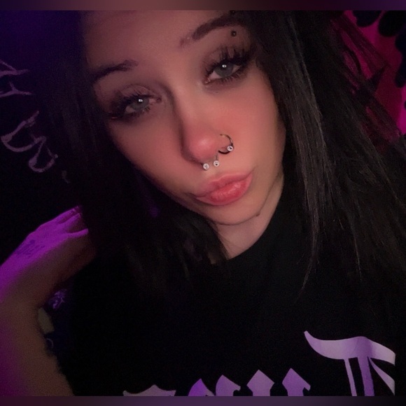 Meet your Posher, Anabel - Picture 1 of 1